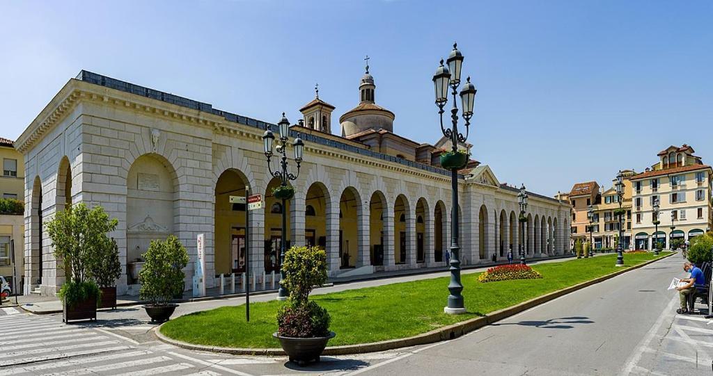 Апартаменты Mansarda A Due Passi Dal Centro Old2 Брешия Экстерьер фото